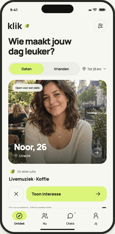 Het klik-appscherm met gedeelde interesses en een persoonlijk profiel.